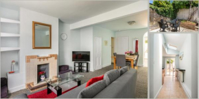 Victoria Cottage-seconds to beach-pet friendly- easy parking- self check in-sleep 6 people-minutes walk to all amenities